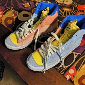 Sneakers